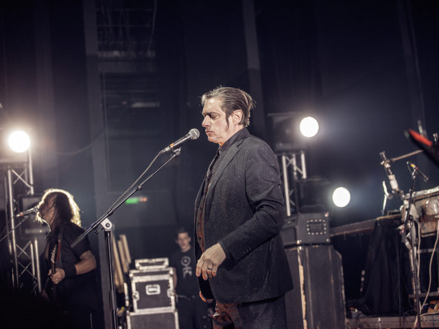 O Blixa Bargeld δεν Έχει Καμία Όρεξη για Χαλαρή Κουβεντούλα