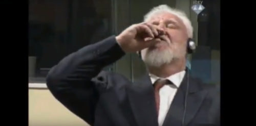 Πέθανε ο Κροάτης κατηγορούμενος για εγκλήματα πολέμου στη Βοσνία, που κατάπιε δηλητήριο στη διάρκεια της δίκης του