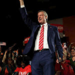 Επανεκλέγεται ο δήμαρχος της Νέας Υόρκης Μπιλ ντε Μπλέιζιο