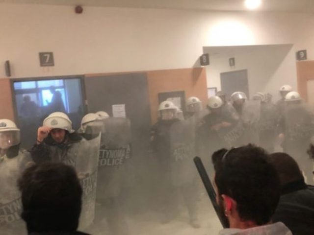 Σοβαρά επεισόδια για τους πλειστηριασμούς στο Ειρηνοδικείο Αθηνών