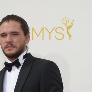 Ο «Τζον Σνόου» πιο κακοντυμένος άντρας του 2017 σύμφωνα με το περιοδικό GQ [ΕΙΚΟΝΕΣ]