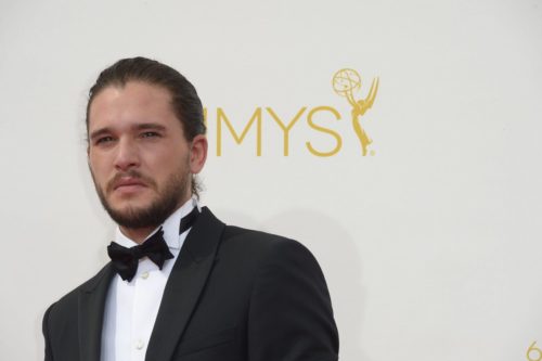 Ο «Τζον Σνόου» πιο κακοντυμένος άντρας του 2017 σύμφωνα με το περιοδικό GQ [ΕΙΚΟΝΕΣ]