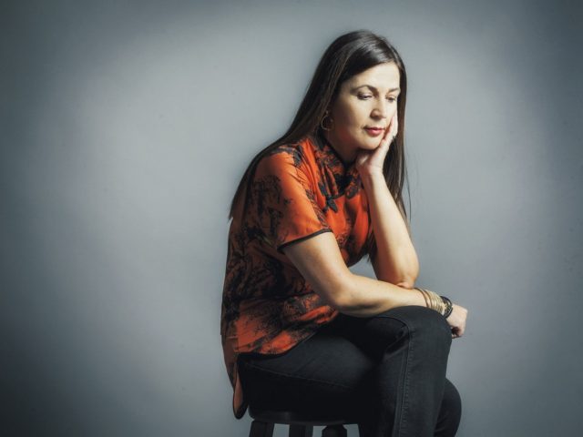 Η Τασούλα Επτακοίλη αναρωτιέται πώς ζούσαμε κάποτε χωρίς e-mail