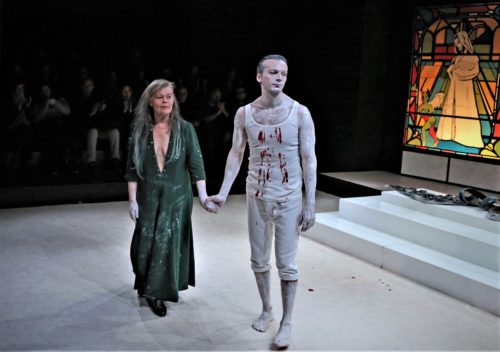 «Ένας άνθρωπος επιστρέφει στην πατρίδα του πιστεύοντας ότι θα τον σκοτώσουν και τον σκοτώνουν»