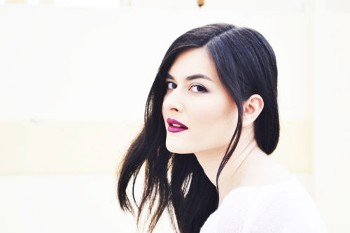 Η Αλεξάνδρα Κόνιακ μας συστήνει το πρώτο της ολοκληρωμένο album