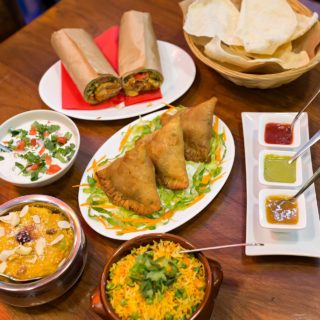 Στο Bollywood Masala για ινδικό σουβλάκι που το συζητά όλο το κέντρο