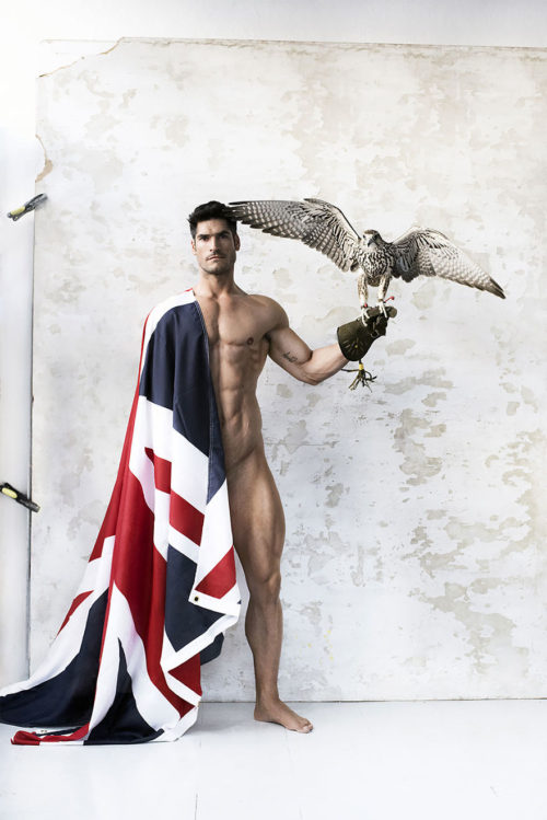 Αθλητές απ’ όλο τον κόσμο φωτογραφίζονται γυμνοί για καλό σκοπό [ΕΙΚΟΝΕΣ]