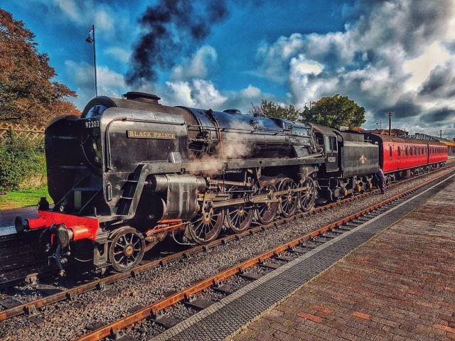 Κάνε κάτι, λοιπόν, να πάρω το τρένο…