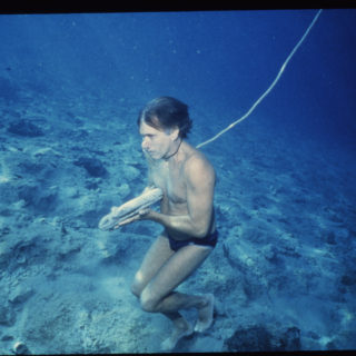 Στη Σύμη, πριν από περίπου πενήντα χρόνια ξεκίνησε η περιπέτεια που κατέληξε στο «Απέραντο Γαλάζιο»