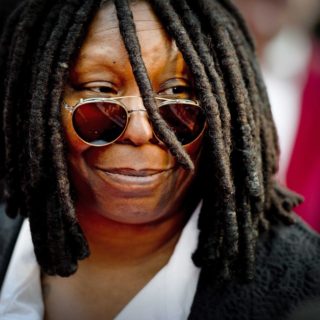 Γούπι Γκόλντμπεργκ: «Πού έχει πάει το σταμάτα ειδάλλως θα σε χτυπήσω στα ευαίσθητα σημεία σου»; [ΒΙΝΤΕΟ]