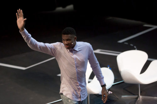 Επική φάρσα του Γιάννη Αντετοκούνμπο σε νέο συμπαίκτη του [ΒΙΝΤΕΟ]