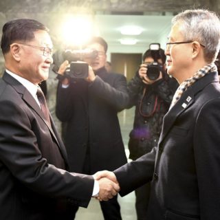 Δύο Κορέες σε μια χειραψία