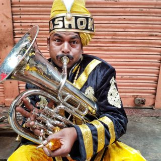 Στον παράξενο ψυχεδελικό «πλανήτη» που τον λένε Ινδία