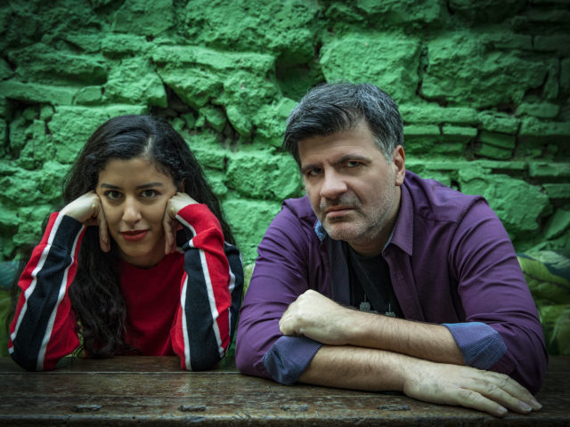 Και τώρα καθίστε αναπαυτικά γιατί ο Φοίβος και η Μαρίνα έχουν να σας πουν πολλά