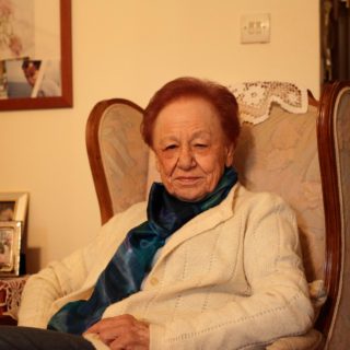 «Θυμάμαι τα αίματα από τα σφαχτάρια να τρέχουν πάνω μας και να περνάμε το μπλόκο των Γερμανών»