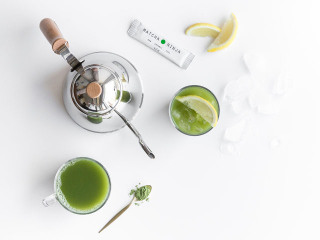 Matcha: Μάθαμε γιατί μιλούν όλοι γι’ αυτό το πράσινο ρόφημα