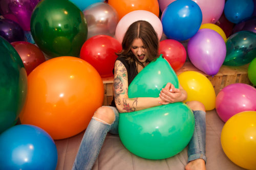 Κι όμως υπάρχουν άνθρωποι που «αναστατώνονται» ερωτικά με μπαλόνια [BINTEO]