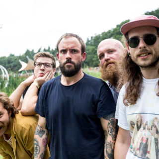 Στο Crawler, οι θορυβώδεις IDLES γίνονται πιο ενδοσκοπικοί από ποτέ