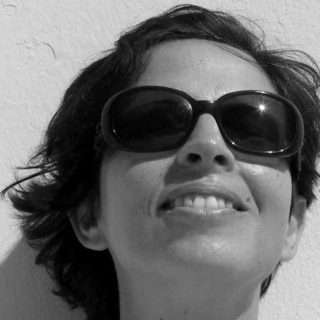 Χέρια γυμνά, της Ελένης Παπανδρέου