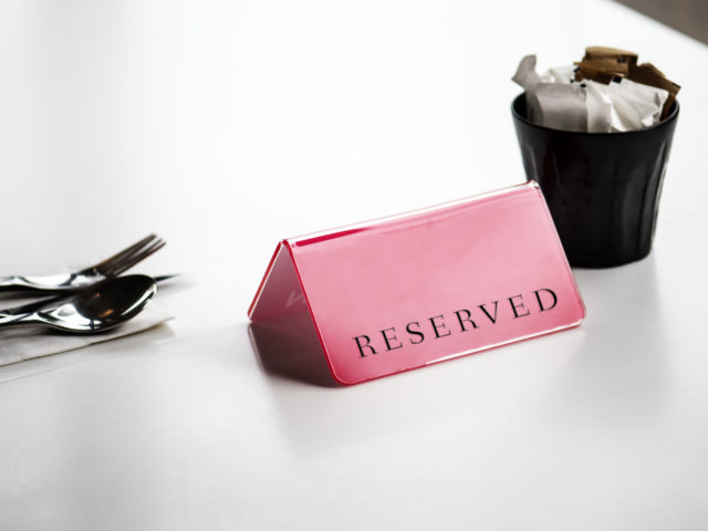 Άφησαν πολύ μικρό φιλοδώρημα στον σερβιτόρο τους και μετά έκαναν αυτό το φοβερό [ΕΙΚΟΝΕΣ]