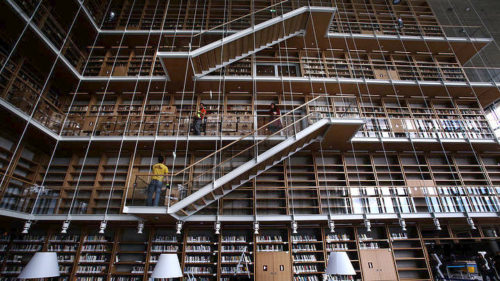 Τι κάνουν 750.000 βιβλία στους δρόμους της Αθήνας;