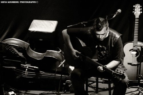 Ο Μπάμπης Παπαδόπουλος σε ένα Acoustic Set στον Φάρο του ΚΠΙΣΝ