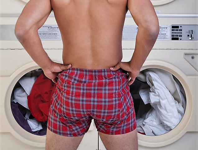 Σέξι αγόρια αναλαμβάνουν το νοικοκυριό και αναστατώνουν το Instagram