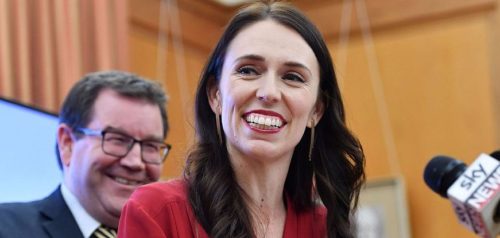 Σοκάρει το περιεχόμενο των ερωτήσεων στις οποίες κλήθηκε να απαντήσει η πρωθυπουργός της Νέας Ζηλανδίας