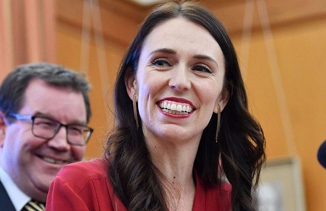 Σοκάρει το περιεχόμενο των ερωτήσεων στις οποίες κλήθηκε να απαντήσει η πρωθυπουργός της Νέας Ζηλανδίας