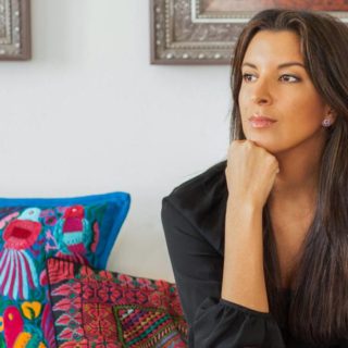 Οι «Φλέβες του Ωκεανού» είναι το έργο μιας γεννημένης συγγραφέως.