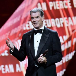 O πρώην Τζέιμς Μποντ, Πιρς Μπρόσναν κατηγορείται για την προώθηση ενός “επικίνδυνου προϊόντος”