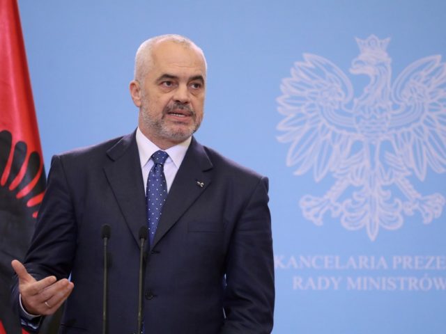 Εντι Ράμα: «Δεν μπορούμε να σταθούμε μπροστά στην πόρτα της Ευρώπης κλαίγοντας»