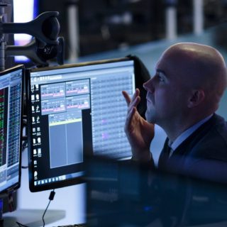 Οι Ρώσοι μεγιστάνες έχασαν 2 δισεκατομμύρια δολάρια μετά την χθεσινή «βουτιά» του Dow Jones