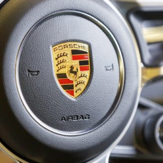 Η εντυπωσιακή νέα Porsche που κινείται με ηλεκτρισμό
