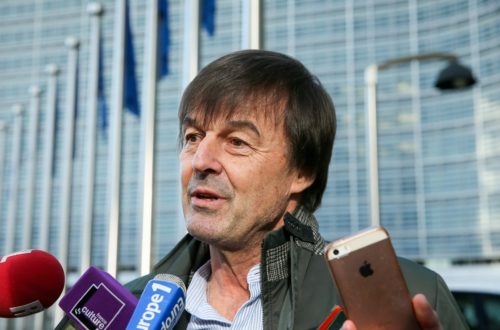 Ένας από τους δημοφιλέστερους Γάλλους υπουργούς, ο Νικολά Ιλό, διαψεύδει φήμες περί σεξουαλικής παρενόχλησης