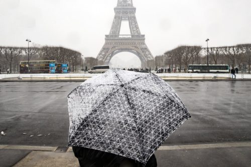 Ο Πύργος του Άιφελ στα λευκά [ΕΙΚΟΝΕΣ]