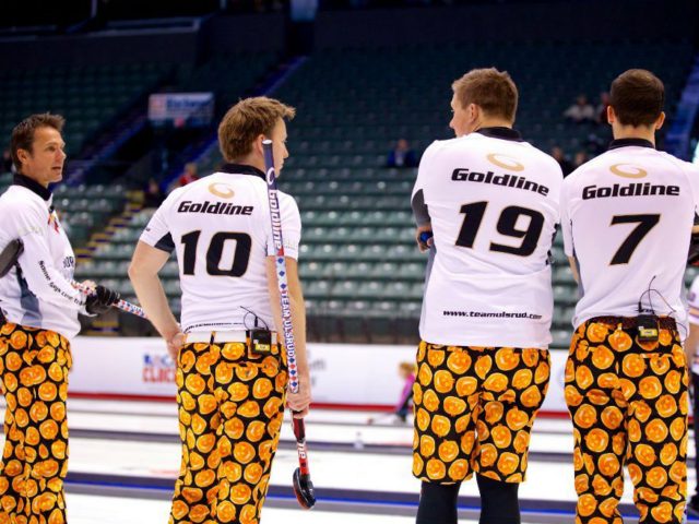 Δικό τους fan page στο facebook έχουν τα παντελόνια των Νορβηγών αθλητών του κέρλινγκ [ΕΙΚΟΝΕΣ-ΒΙΝΤΕΟ]