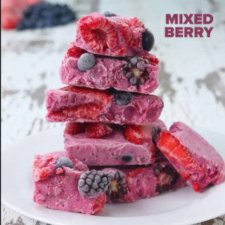 Τέσσερις τρόποι για να πάψει το γιαούρτι σας να είναι βαρετό [ΒΙΝΤΕΟ]