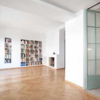 Τρία διαμερίσματα των δεκαετιών ’50 και ’60 ανανεώθηκαν με τον σχεδιασμό του γραφείου 4κ