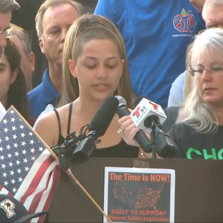 Έμα Γκονζάλες: Η έφηβη ορθώνει ανάστημα στον Ντόναλντ Τραμπ [BINTEO]