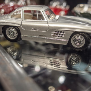 «Πάρτε του Ένα Αυτοκινητάκι, Θα του Αρέσει»