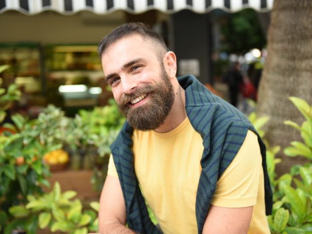 Υπάρχει ένας δάσκαλος μαγειρικής που διδάσκει σε παιδιά με αναπηρία και ειδικές ανάγκες