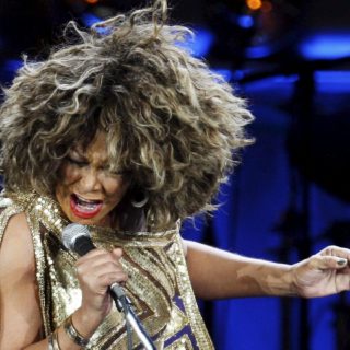 Η 78χρονη Tina Turner αποφάσισε να συγχωρήσει τον βίαιο άντρα της