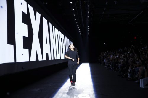 Μία πρωτότυπη διαφημιστική καμπάνια χωρίς μοντέλα, μόνο με ρούχα!