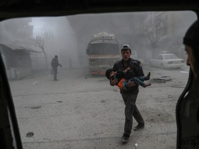 Τουλάχιστον 100 άμαχοι αναμένεται να εγκαταλείψουν σήμερα την Ανατολική Γούτα