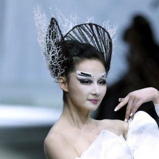 Εντυπωσιακά στιγμιότυπα από την εβδομάδα μόδας στην Κίνα [ΕΙΚΟΝΕΣ]