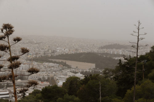 Δεν είναι τοξικό το νέφος με την αφρικανική σκόνη σύμφωνα με τον καθηγητή Πνευμονολογίας Π. Μπεχράκη