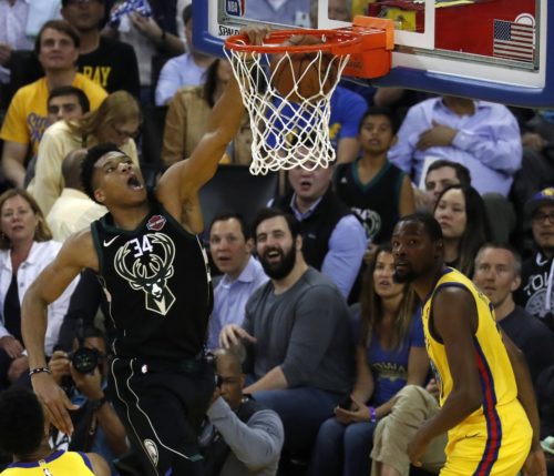 Ο Γιάννης Αντετοκούνμπο «κάνει πλάκα» στον Κέβιν Ντουράντ [ΒΙΝΤΕΟ]