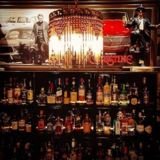 Στο Reservoir Cafe-Bar στον Πειραιά τα ποτήρια σας δεν θα αδειάσουν ποτέ