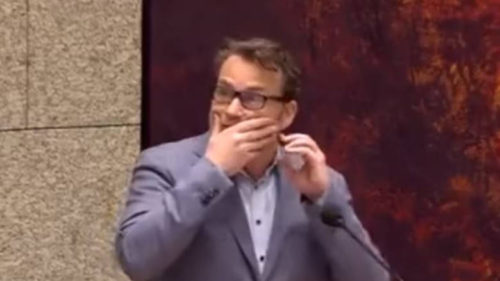 Πρωτοφανές περιστατικό: Απόπειρα αυτοκτονίας μέσα στο ολλανδικό Κοινοβούλιο [ΒΙΝΤΕΟ]